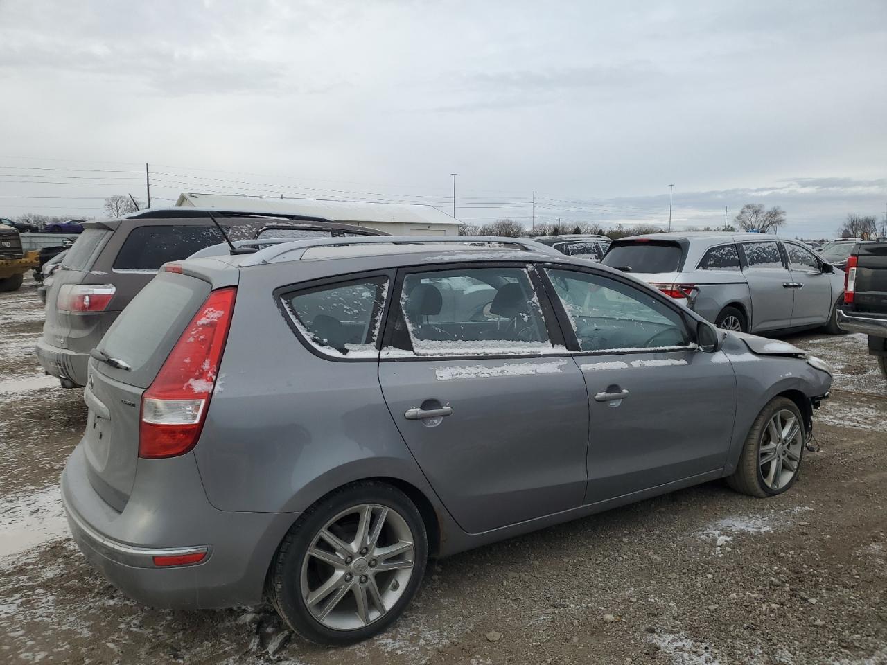 2012 Hyundai Elantra - Image 3