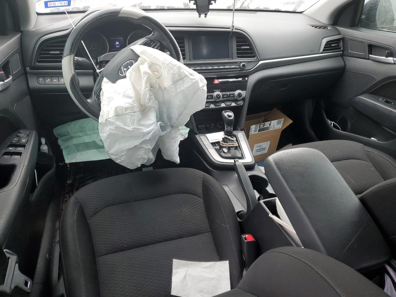 2019 Hyundai Elantra - Image 8