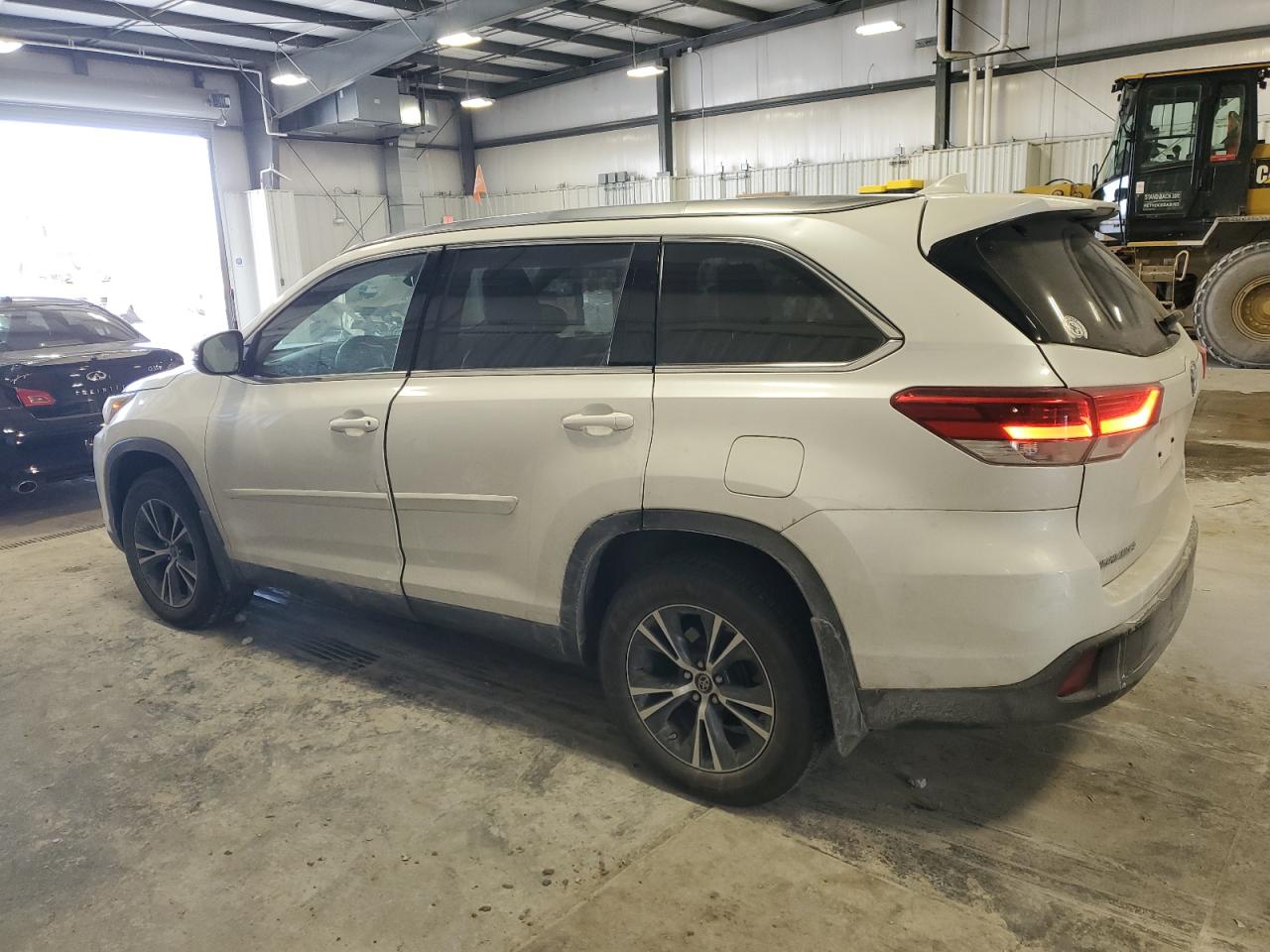 2019 Toyota Highlander - Image 2