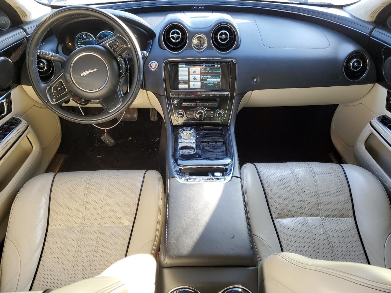 2014 Jaguar XJ - Image 8