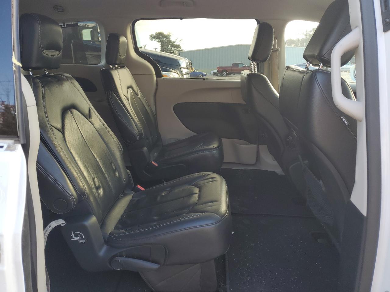 2022 Chrysler Pacifica - Image 11