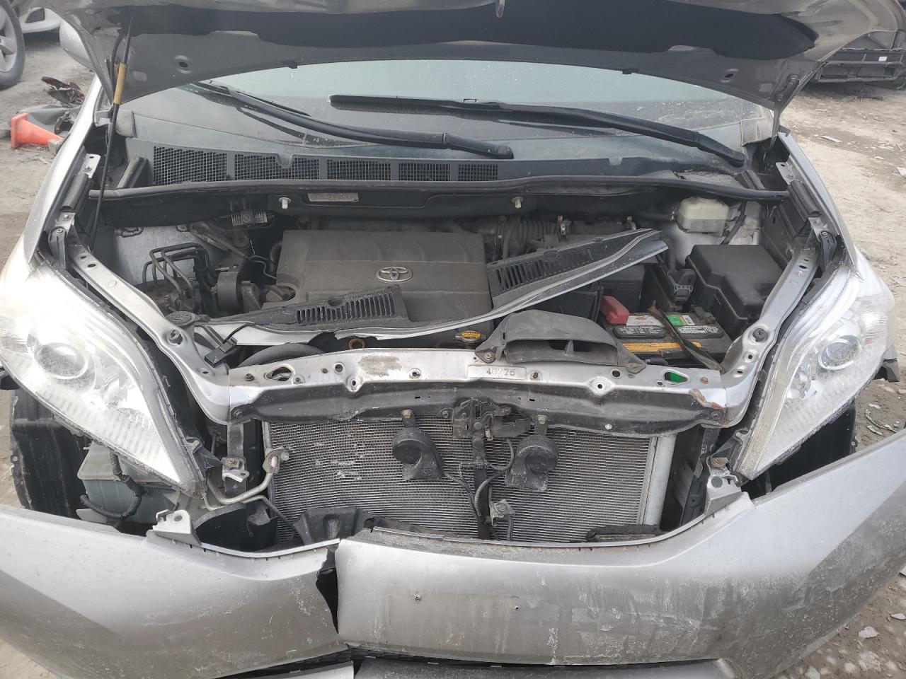 2012 Toyota Sienna - Image 12