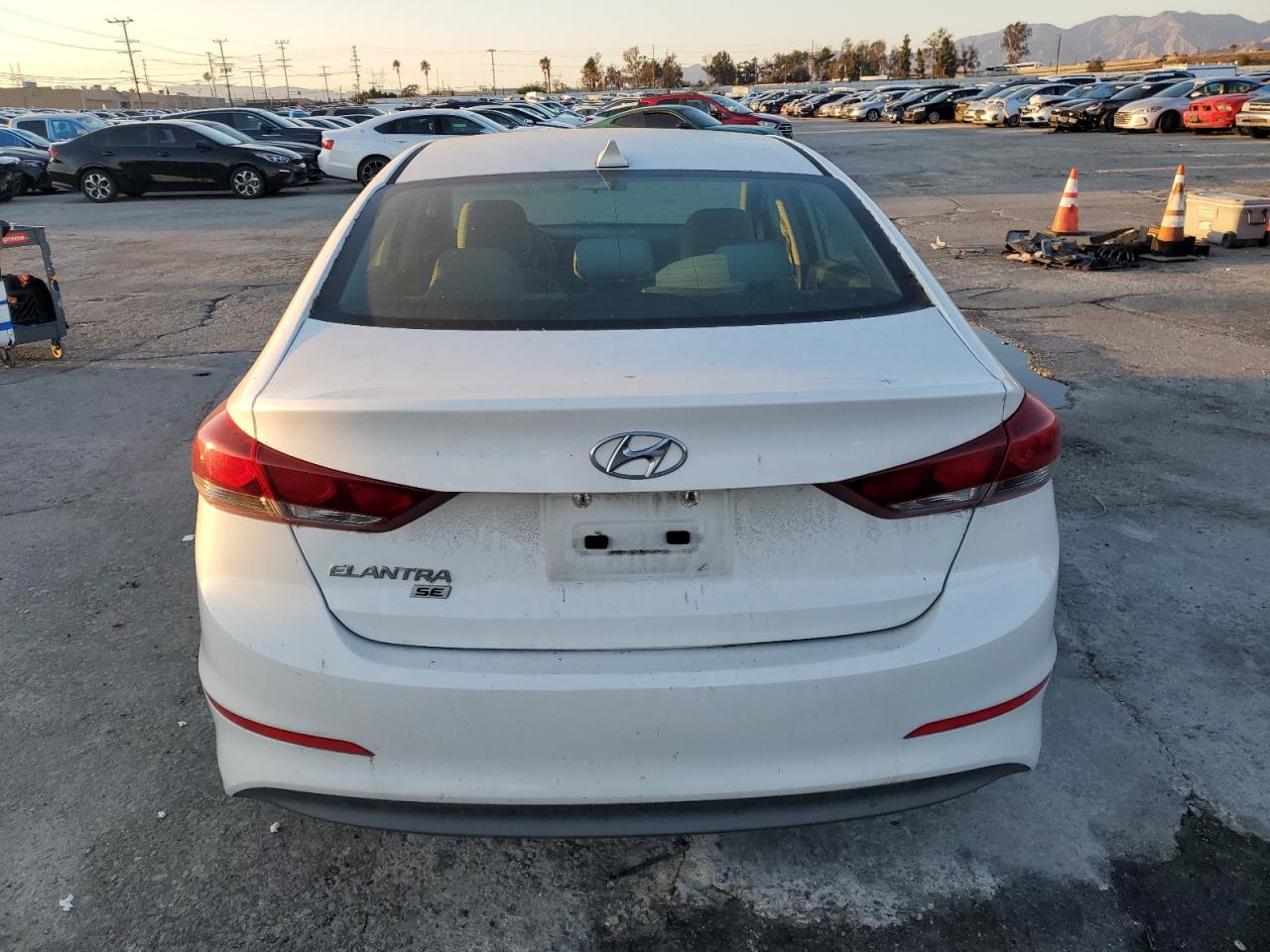 2017 Hyundai Elantra - Image 6