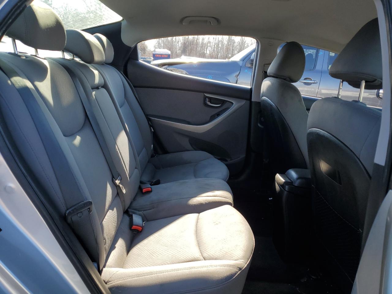 2013 Hyundai Elantra - Image 10