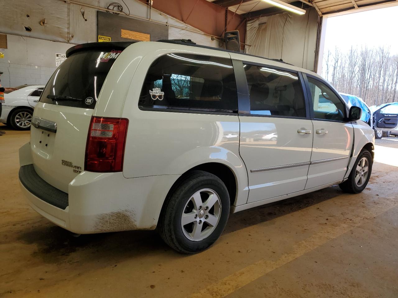 2010 Dodge Caravan - Image 3