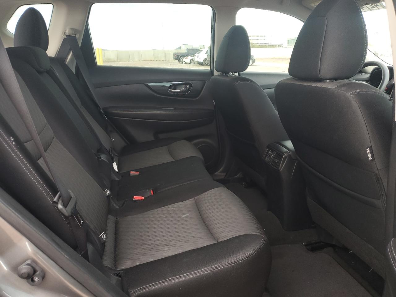 2017 Nissan Rogue - Image 11