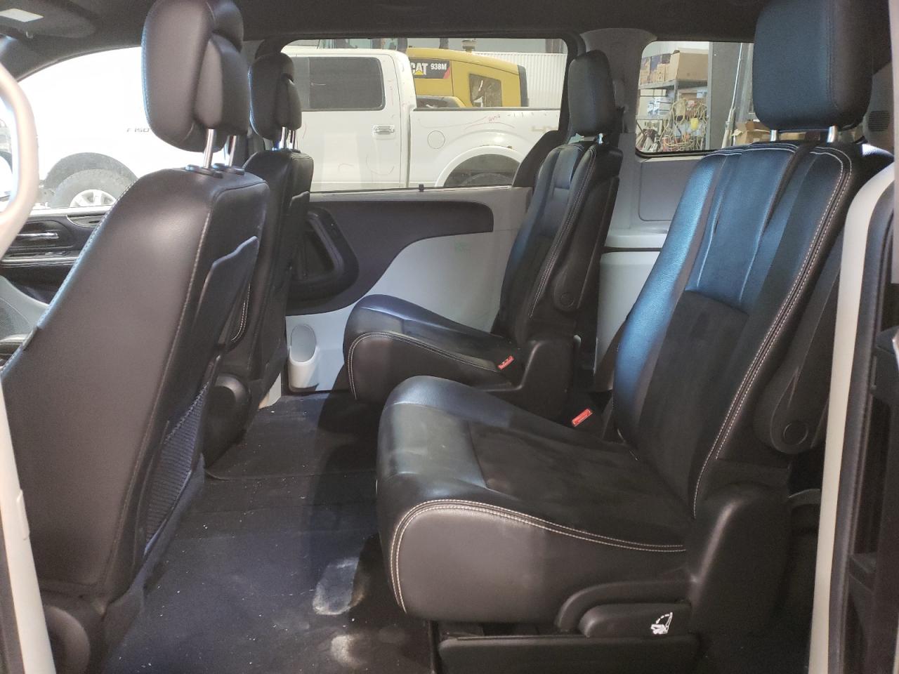 2019 Dodge Caravan - Image 11