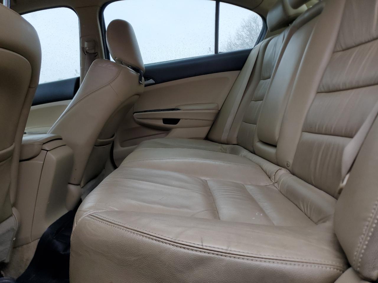 2011 Honda Accord - Image 10