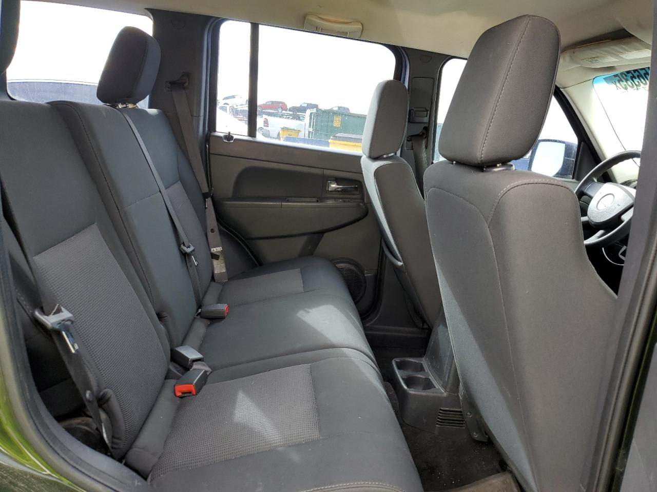 2009 Jeep Liberty (North America) - Image 11