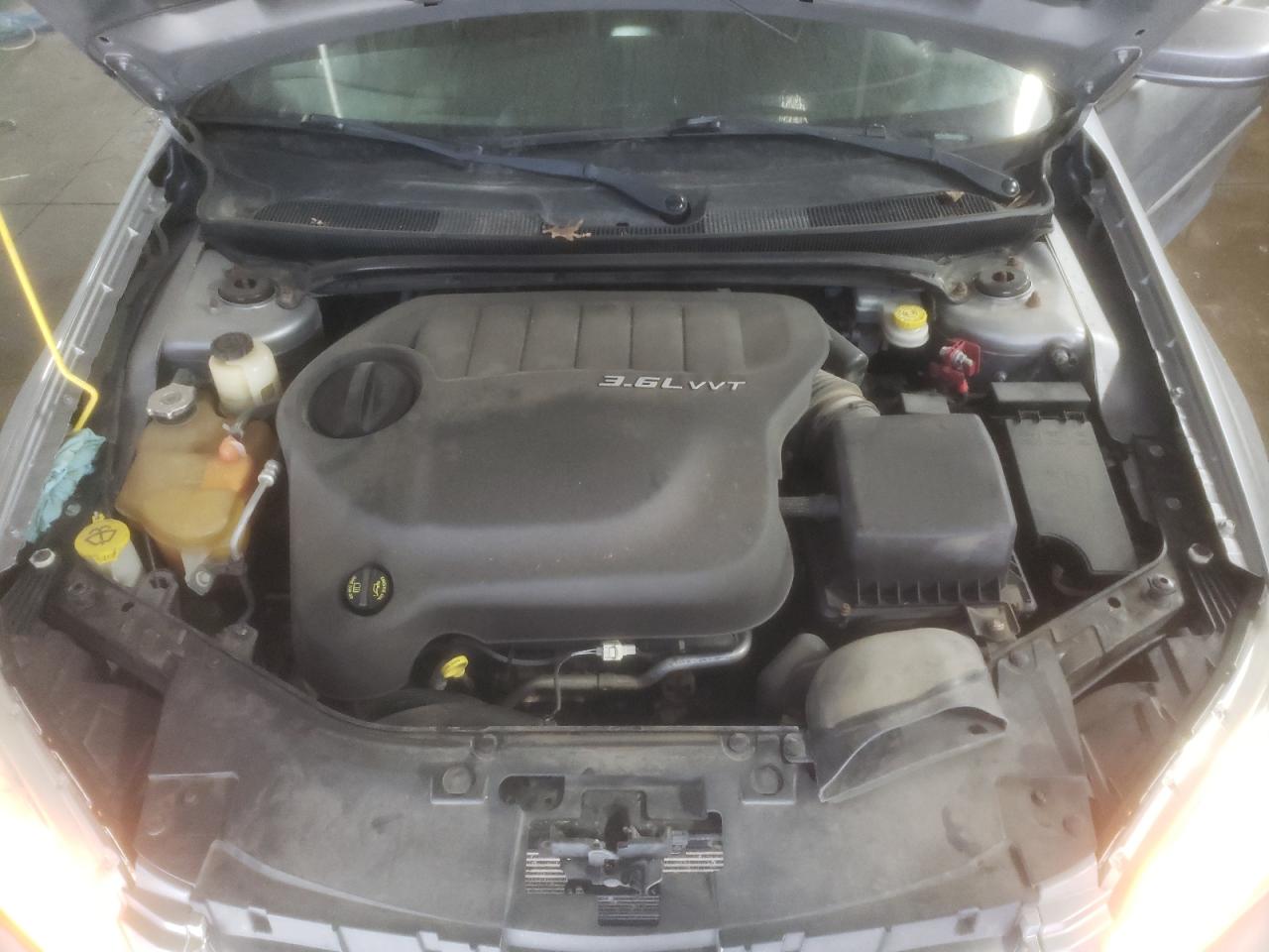 2013 Chrysler 200 - Image 11