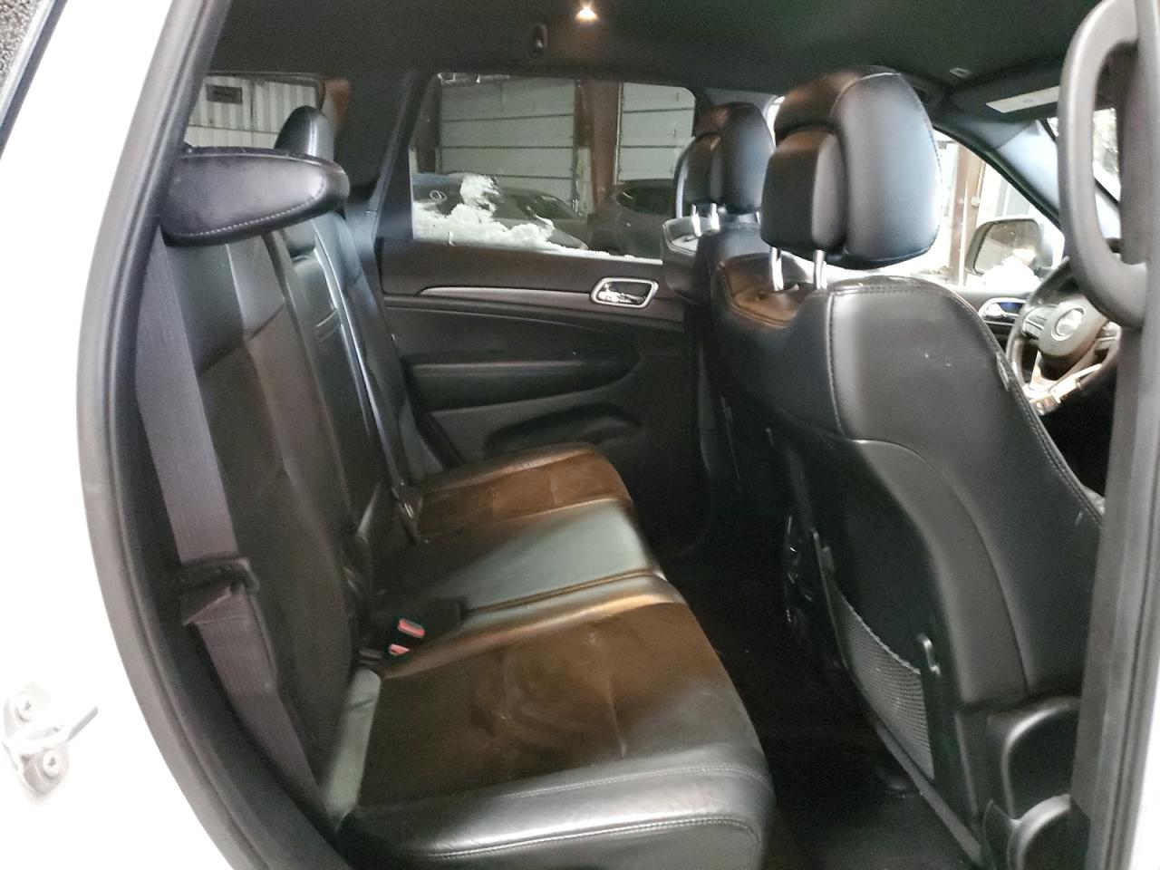 2017 Jeep Grand Cherokee - Image 10