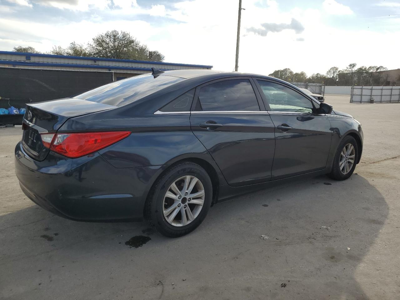2011 Hyundai Sonata - Image 3
