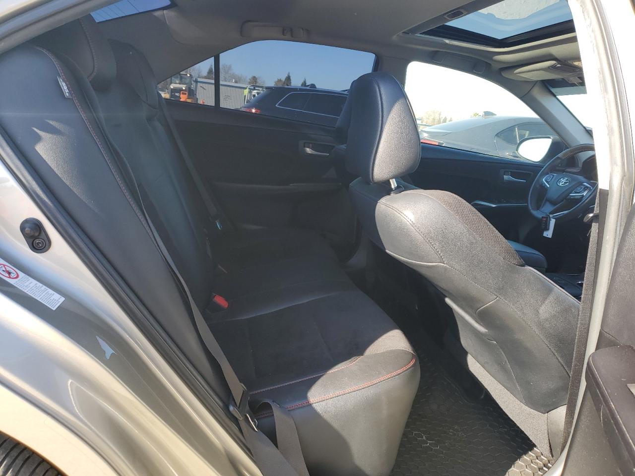 2015 Toyota Camry - Image 10
