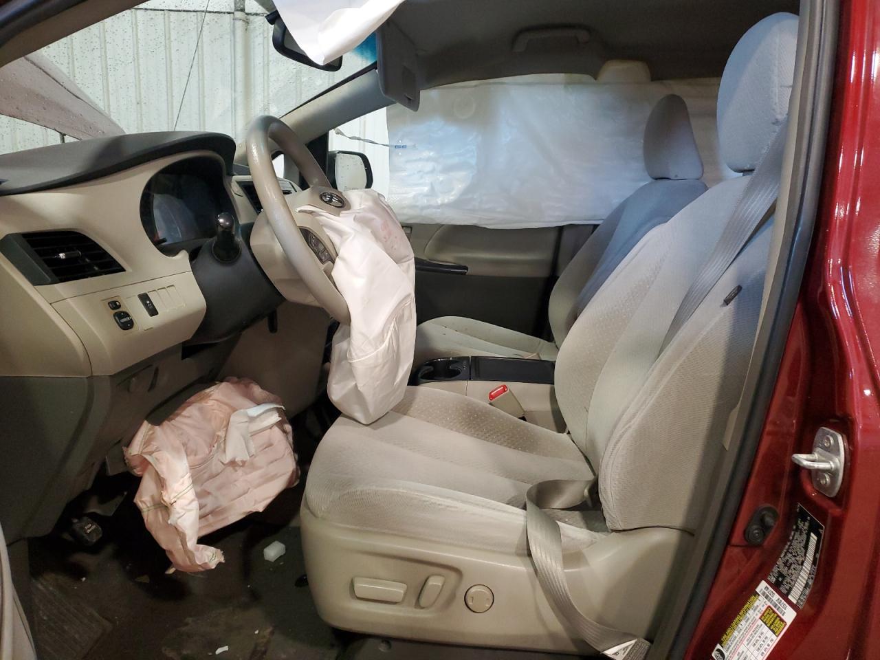 2013 Toyota Sienna - Image 7