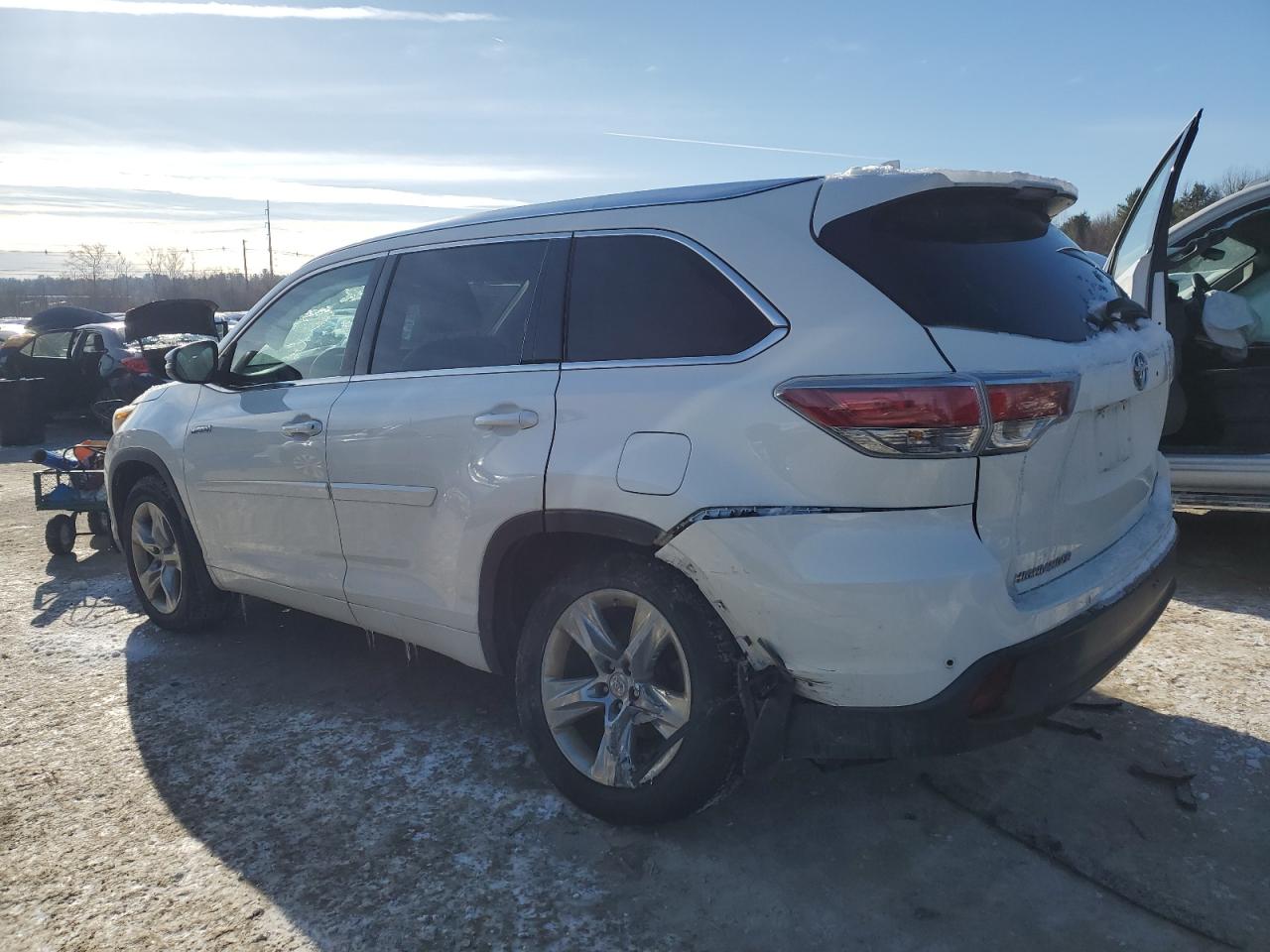 2015 Toyota Highlander - Image 2