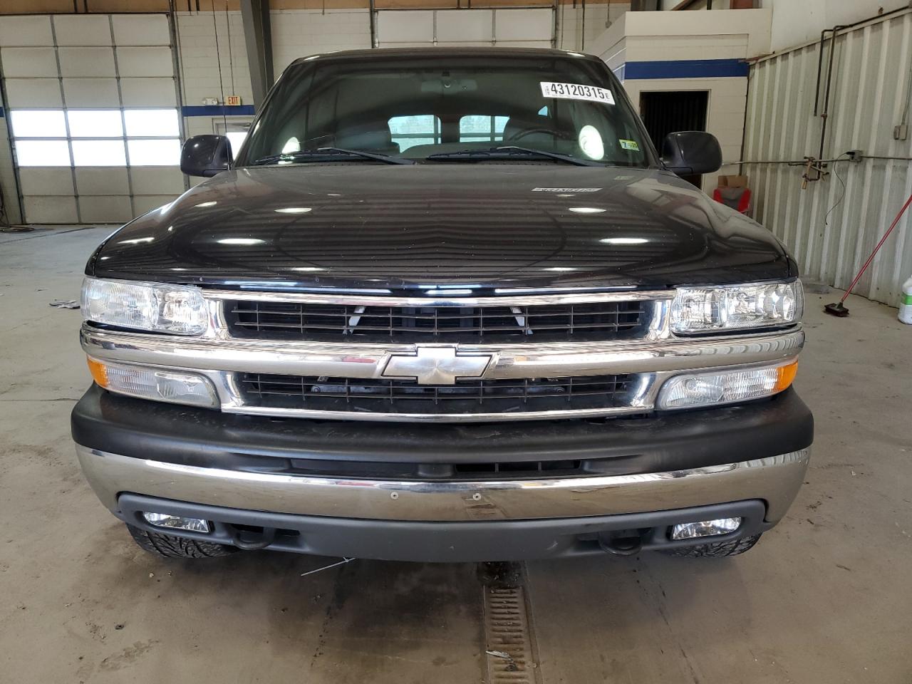 2001 Chevrolet Suburban - Image 5