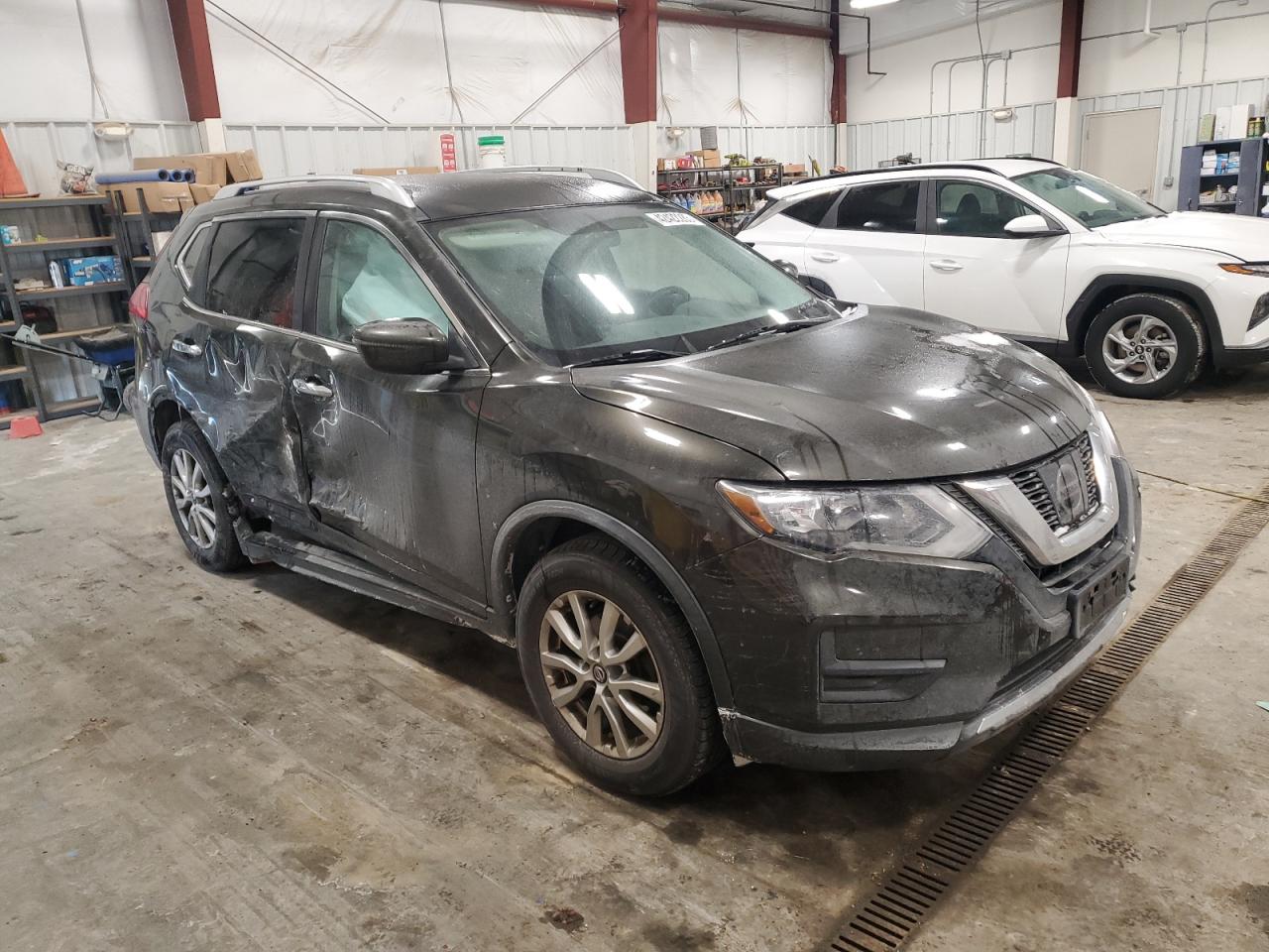 2017 Nissan Rogue - Image 4