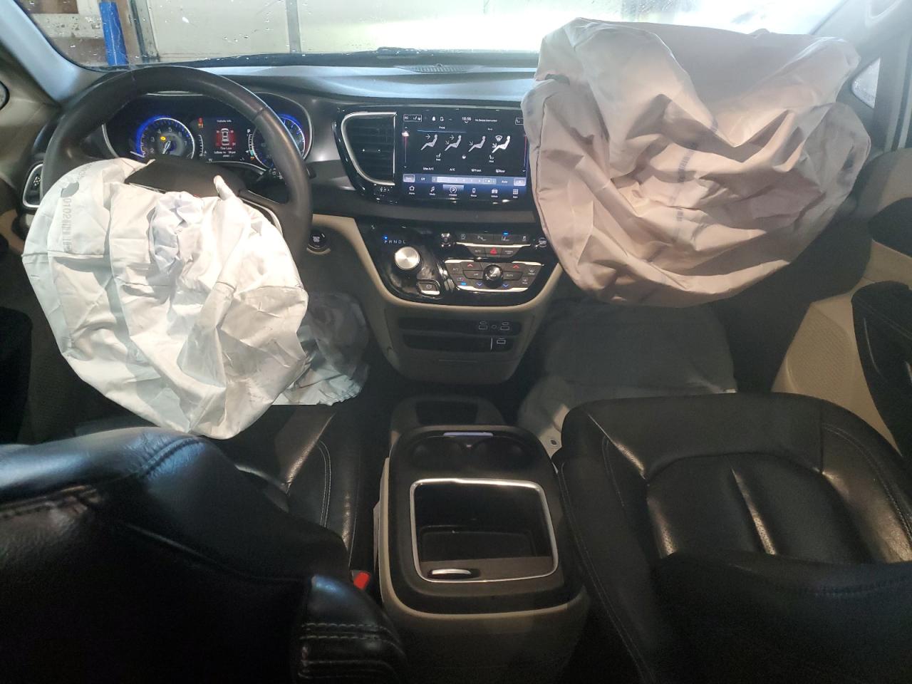 2022 Chrysler Pacifica - Image 8