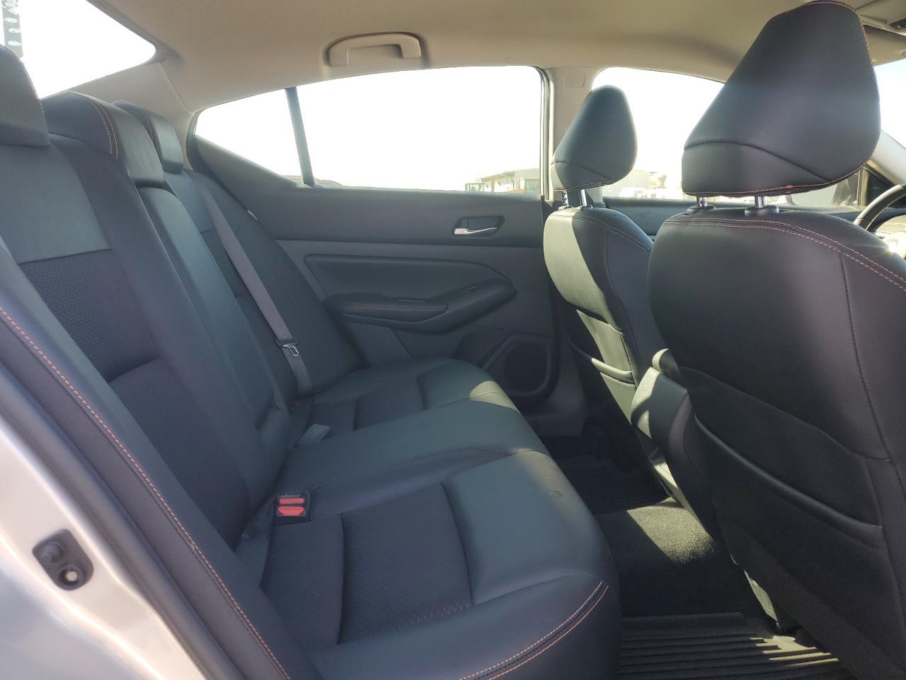 2020 Nissan Altima - Image 10