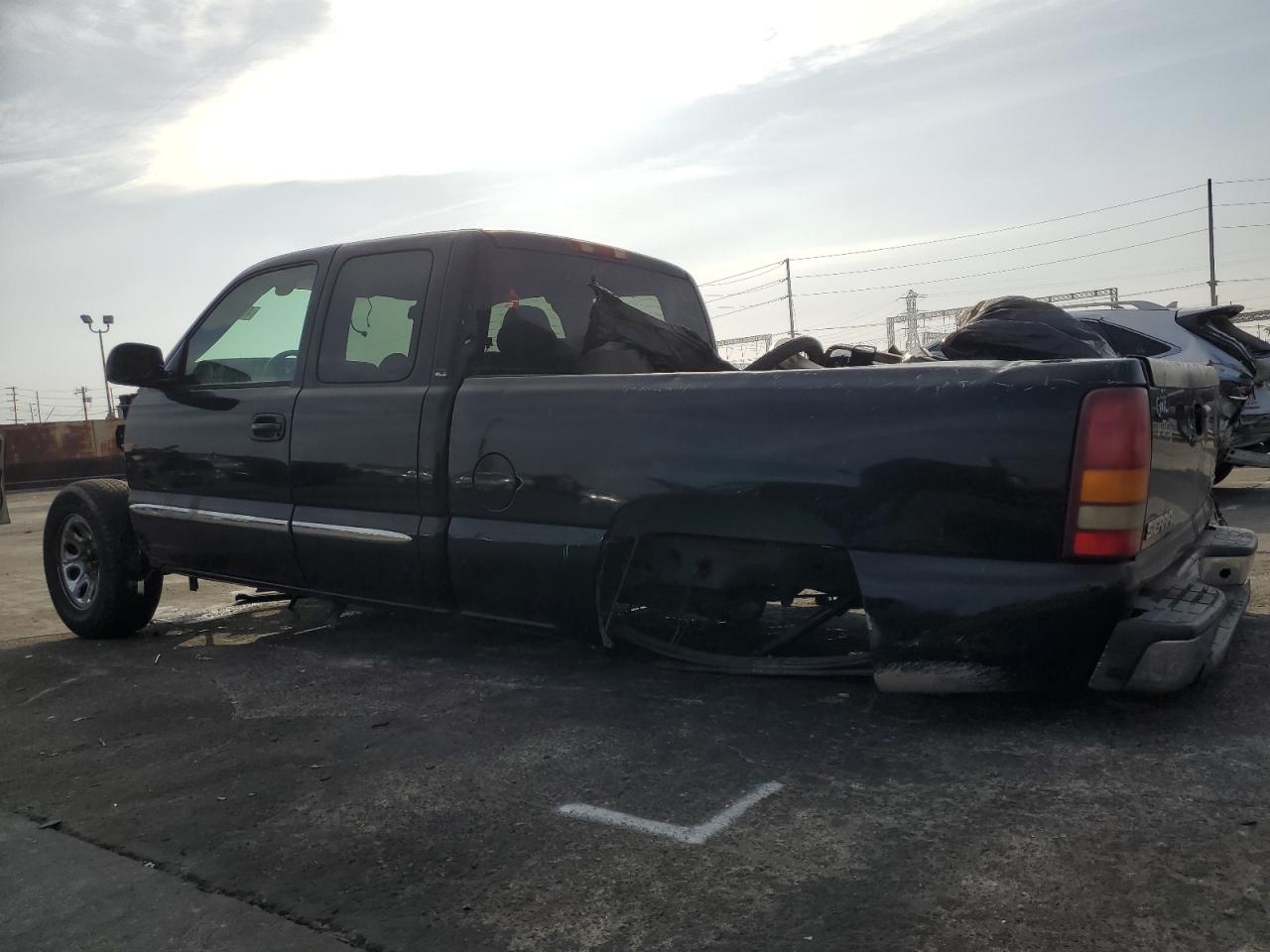 2005 GMC Sierra - Image 2