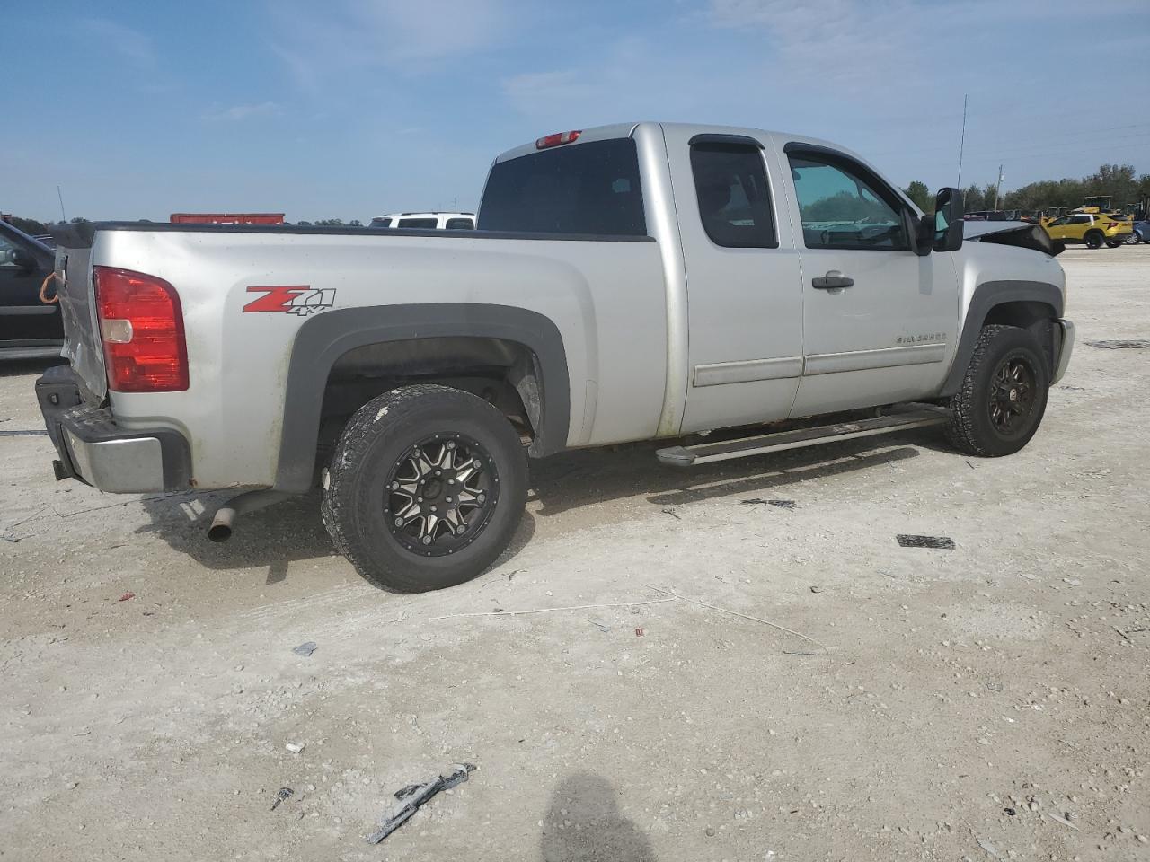 2011 Chevrolet Silverado - Image 3