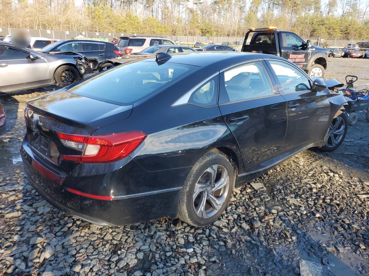 VIN 1HGCV1F47JA260083 2018 HONDA ACCORD no.3