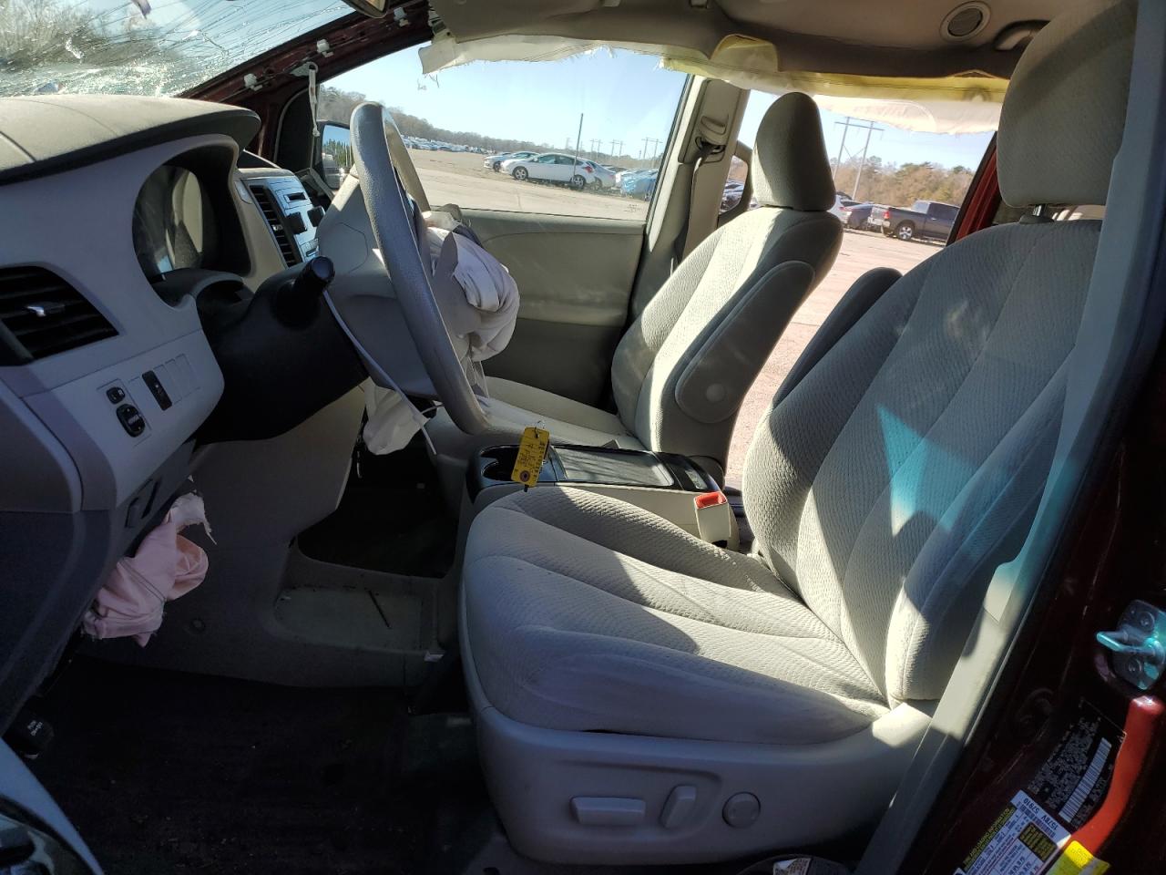 2013 Toyota Sienna - Image 7