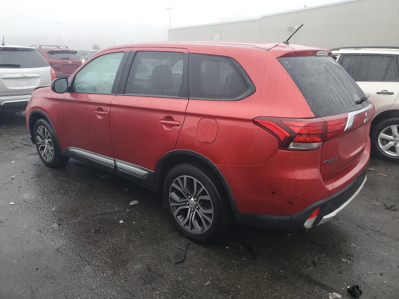 2016 Mitsubishi Outlander - Image 2