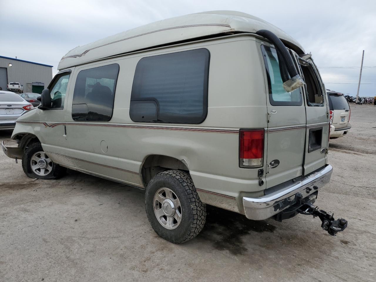 2005 Ford Econoline - Image 2
