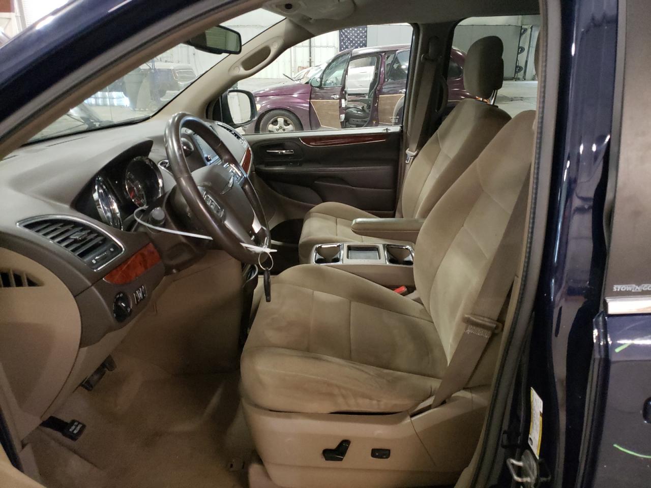 2013 Chrysler Town & Country - Image 7