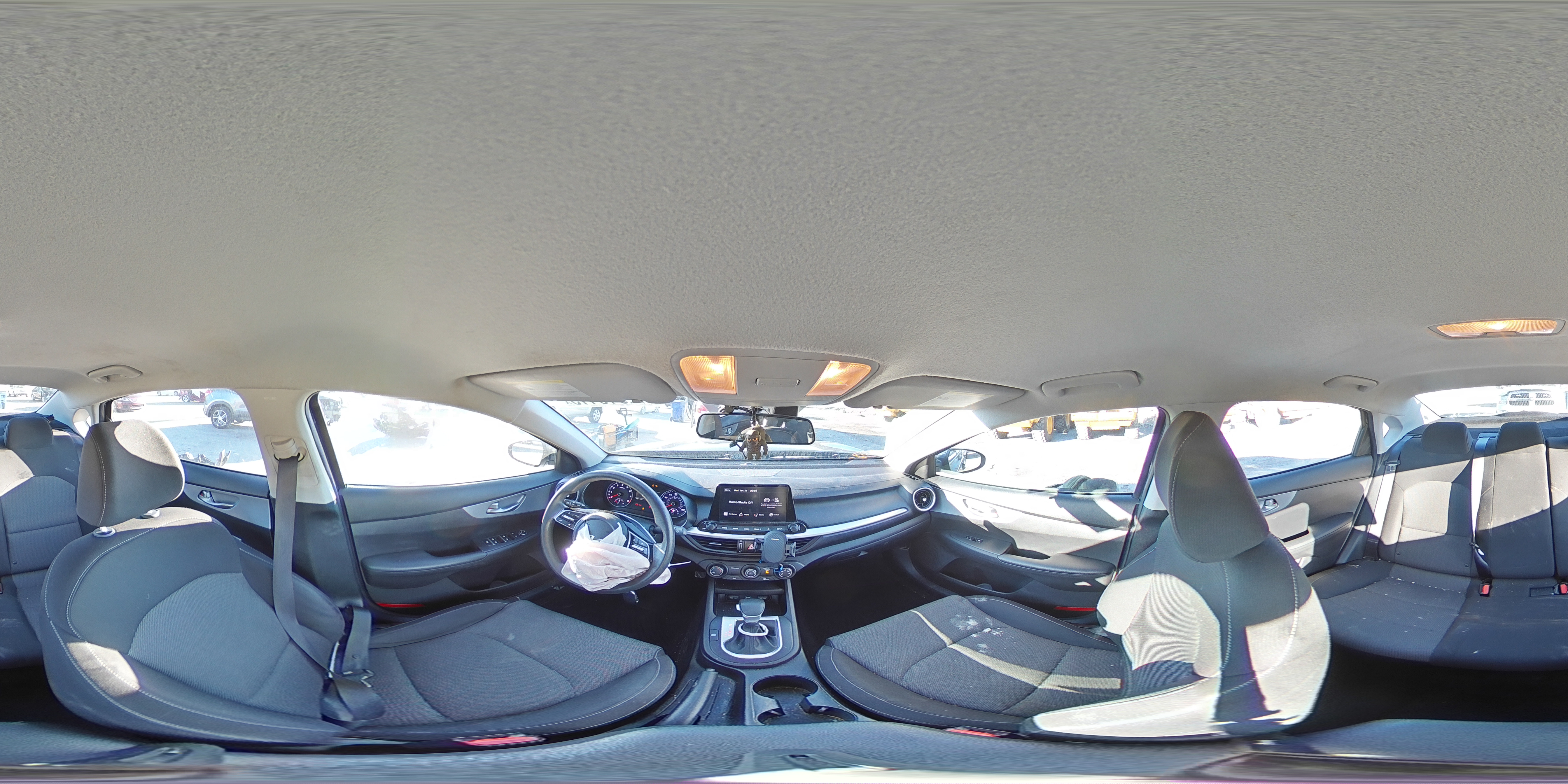 2022 Kia Forte - Image 13