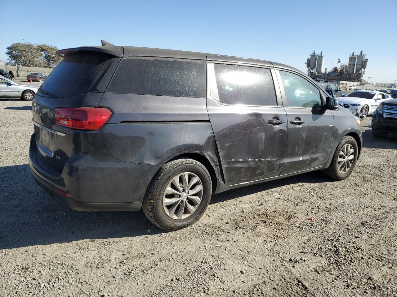 2021 Kia Sedona - Image 3
