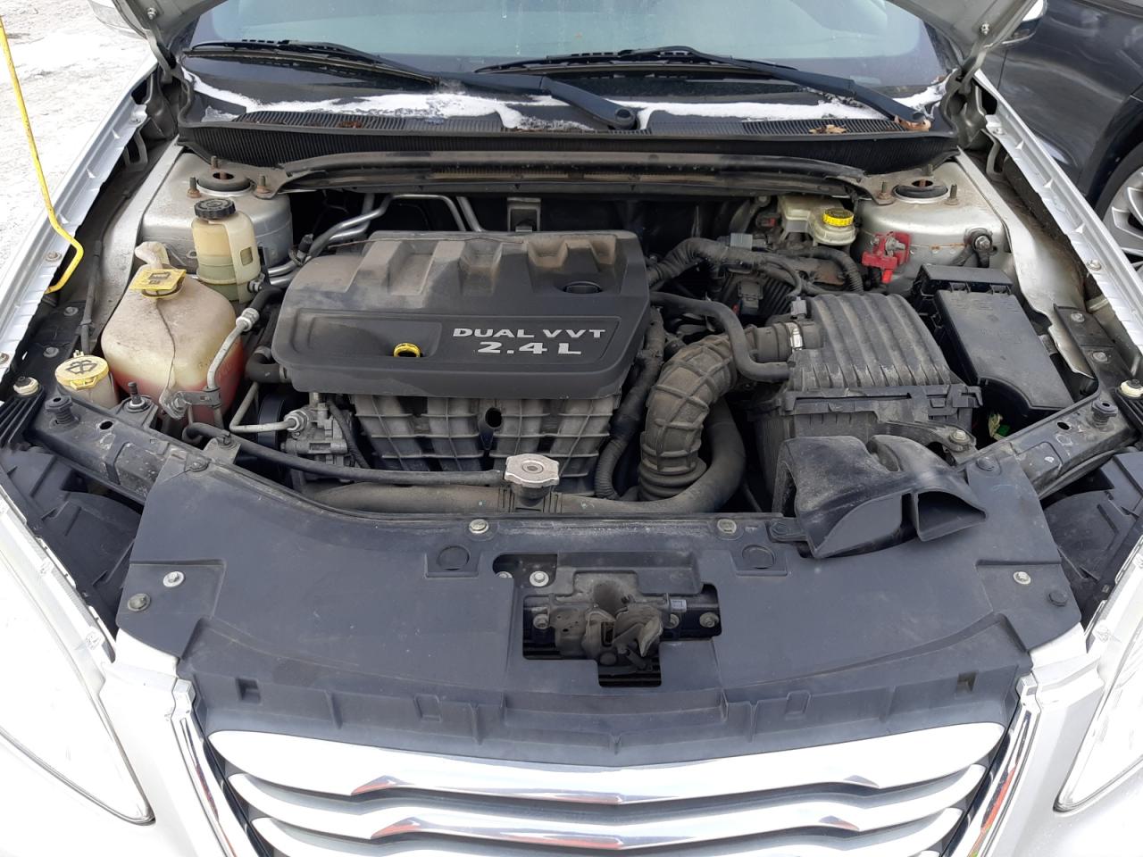 2011 Chrysler 200 - Image 11