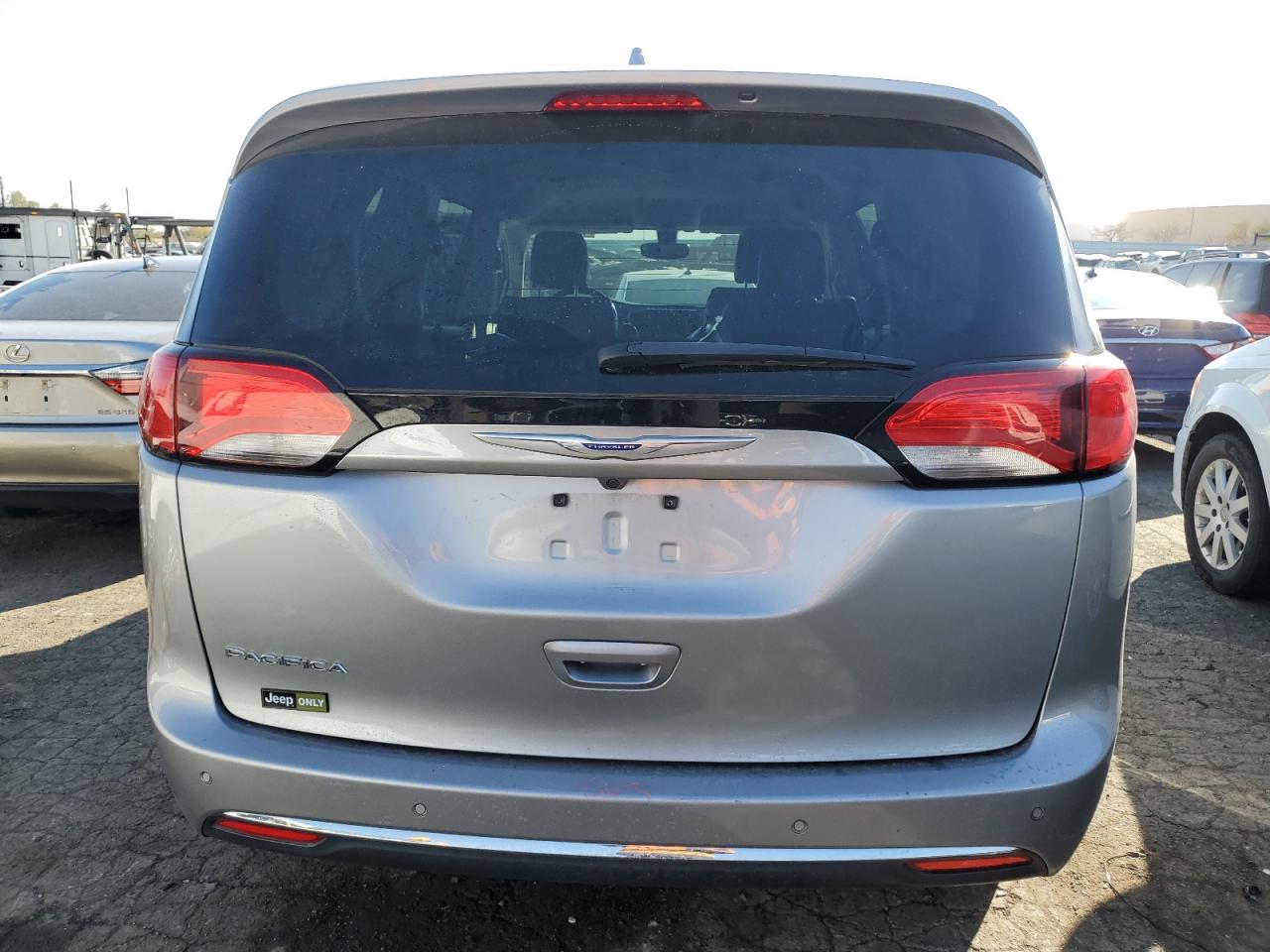 2020 Chrysler Pacifica - Image 6