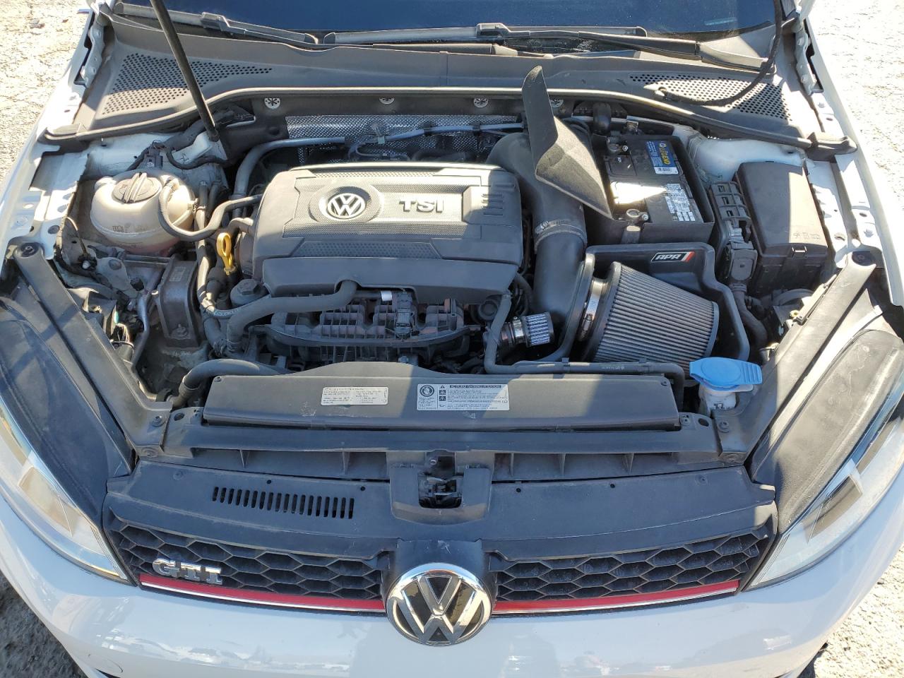 2016 Volkswagen GTI - Image 11