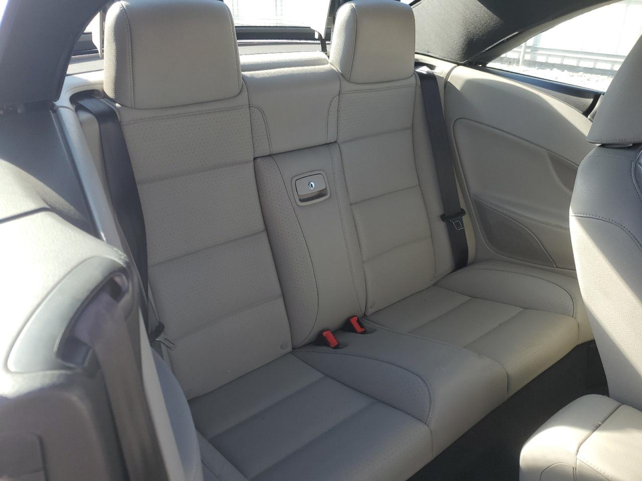 2010 Volkswagen Eos - Image 10