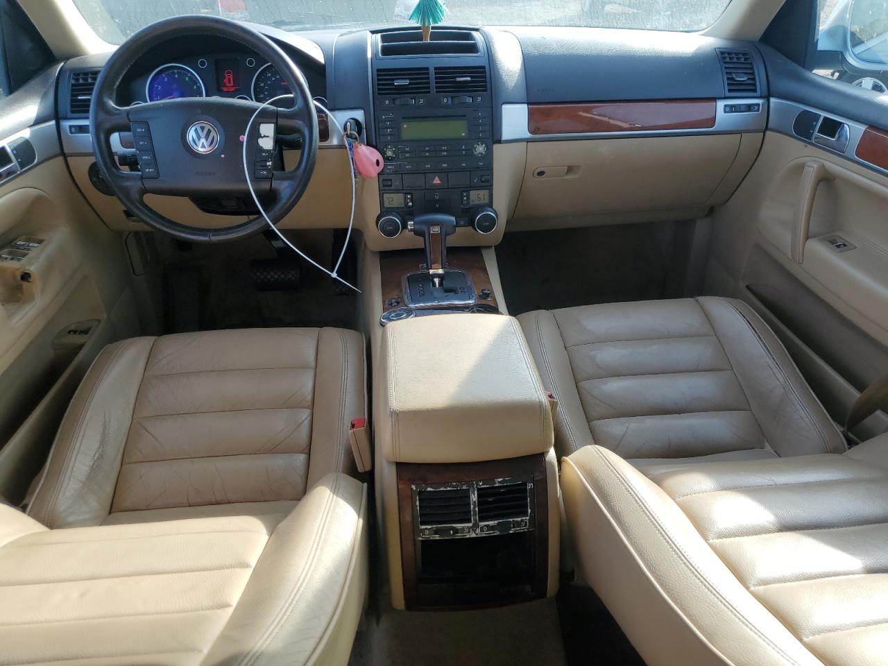 2004 Volkswagen Touareg - Image 8