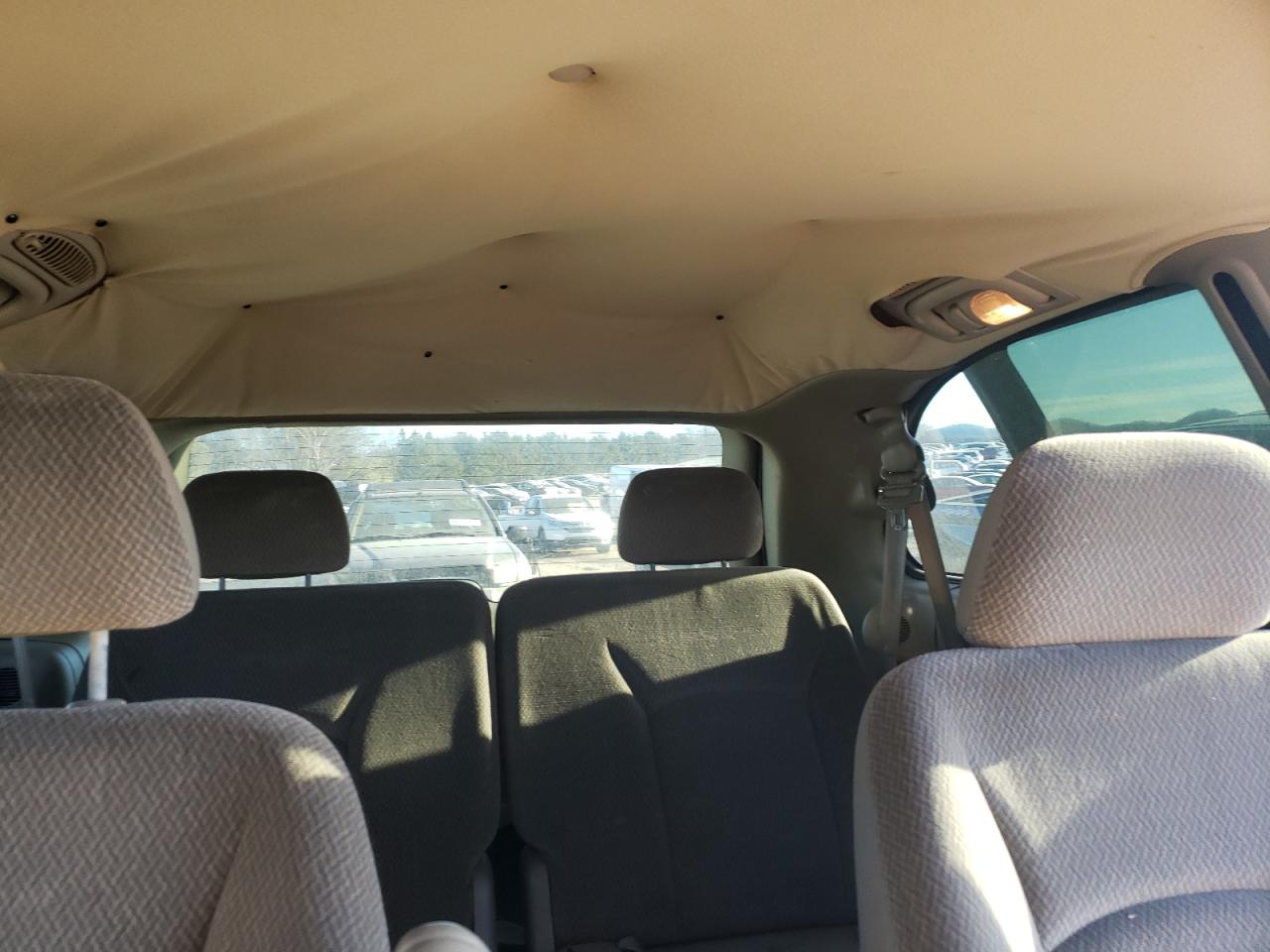 2004 Dodge Caravan - Image 10