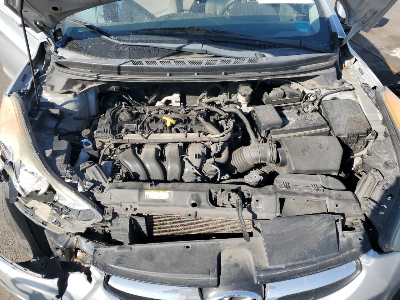 2012 Hyundai Elantra - Image 11