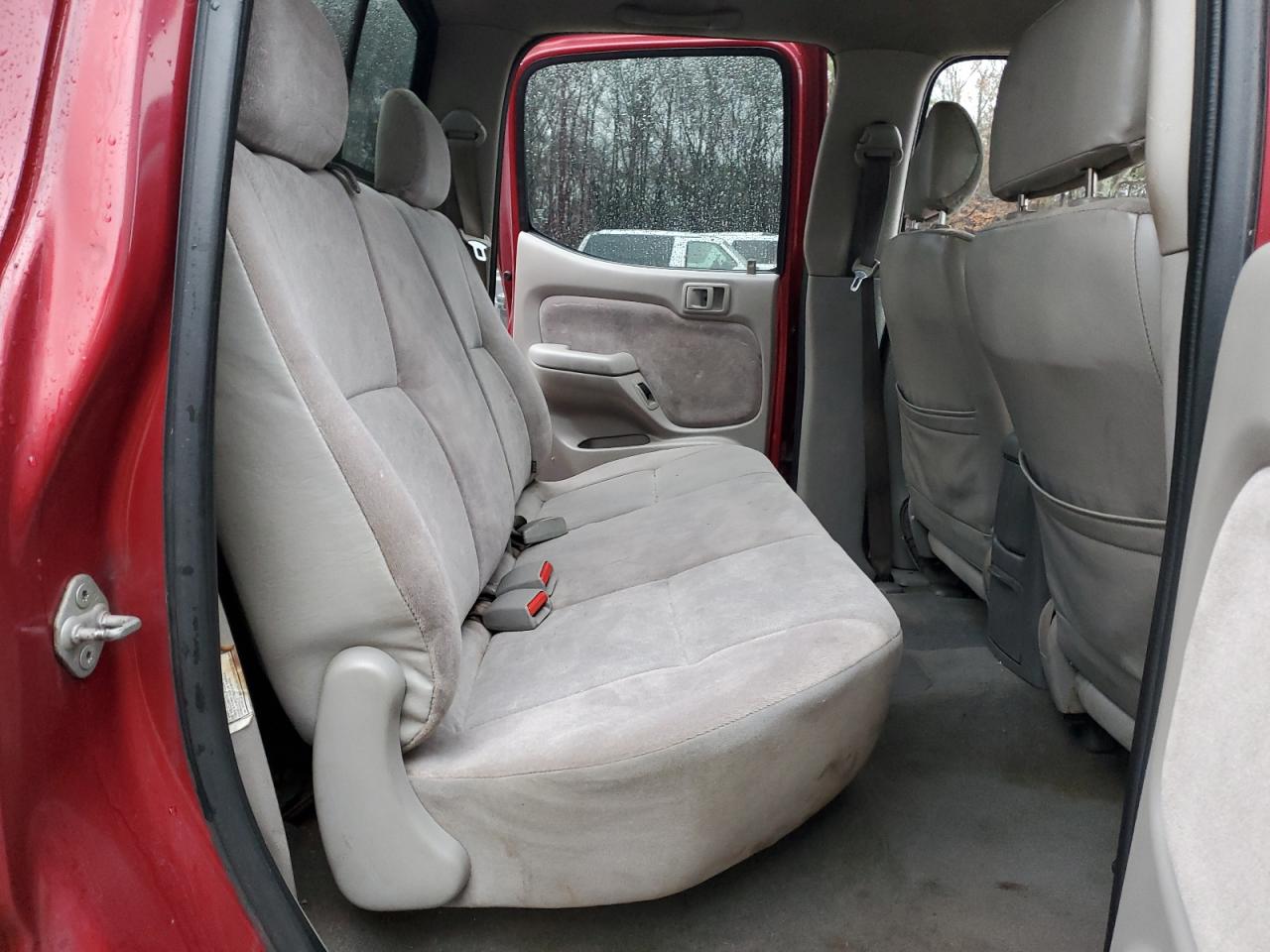 2004 Toyota Tacoma - Image 10