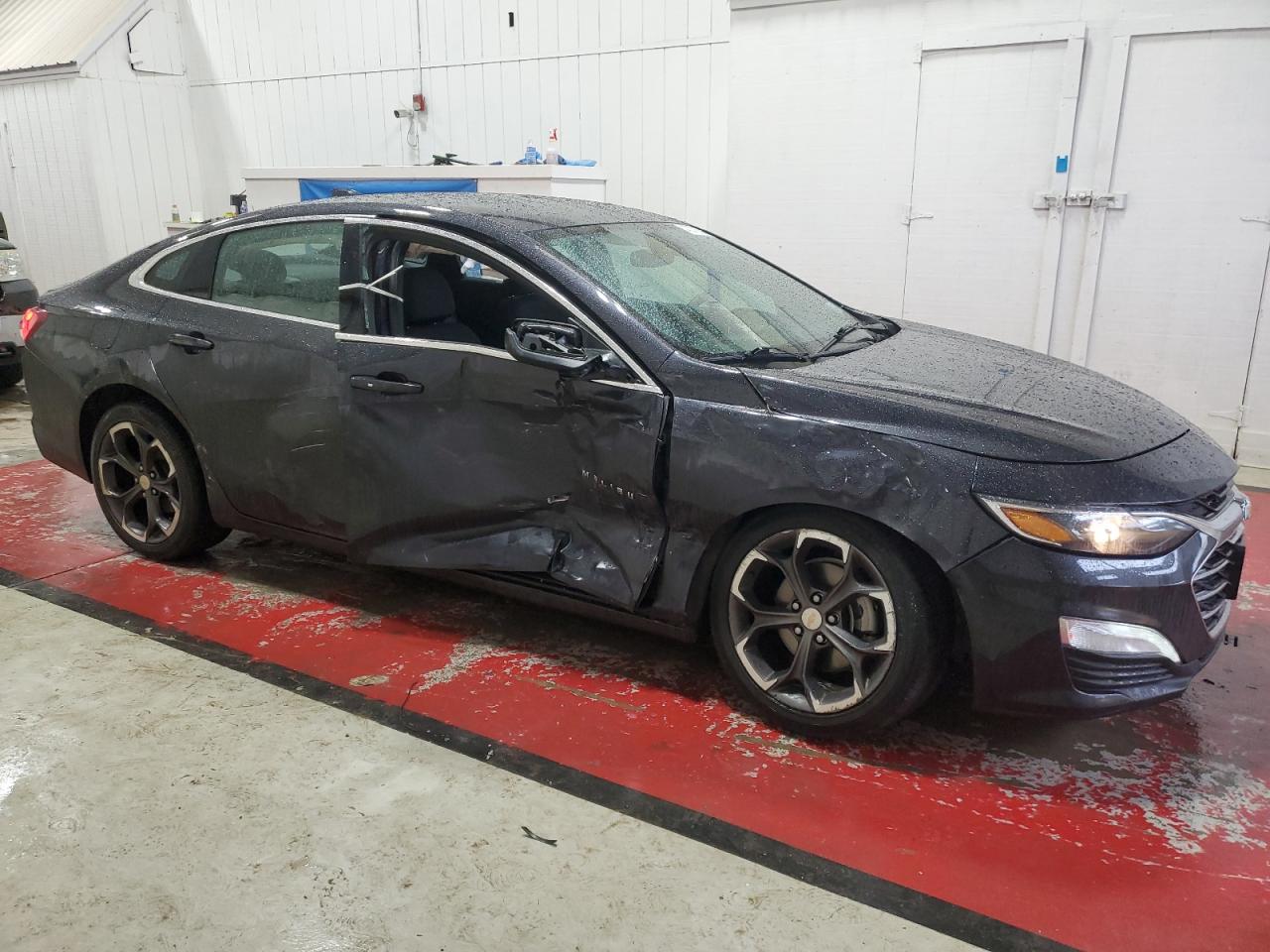 2022 Chevrolet Malibu - Image 4
