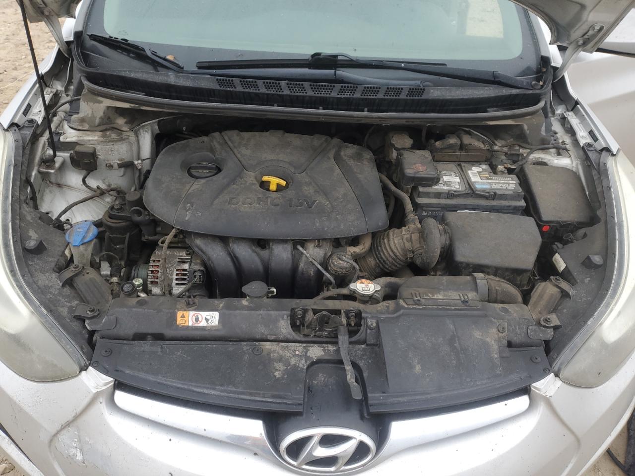 2015 Hyundai Elantra - Image 11
