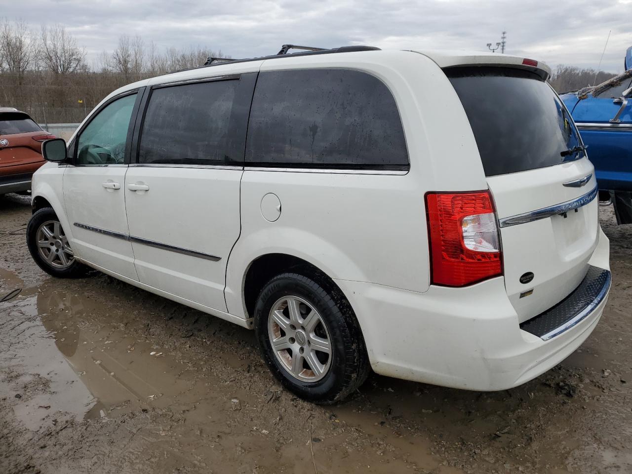 2012 Chrysler Town & Country - Image 2
