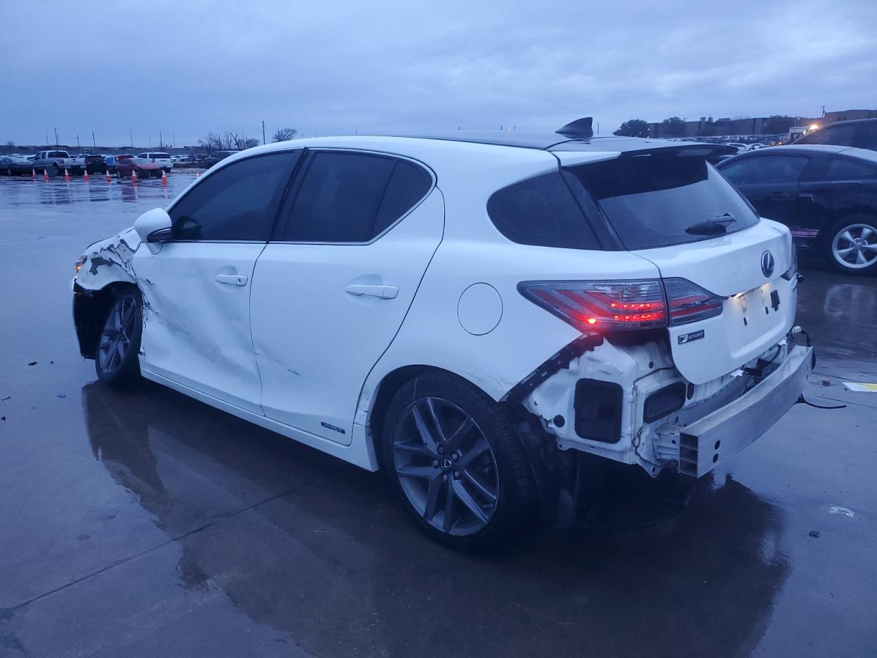 2015 Lexus CT - Image 2