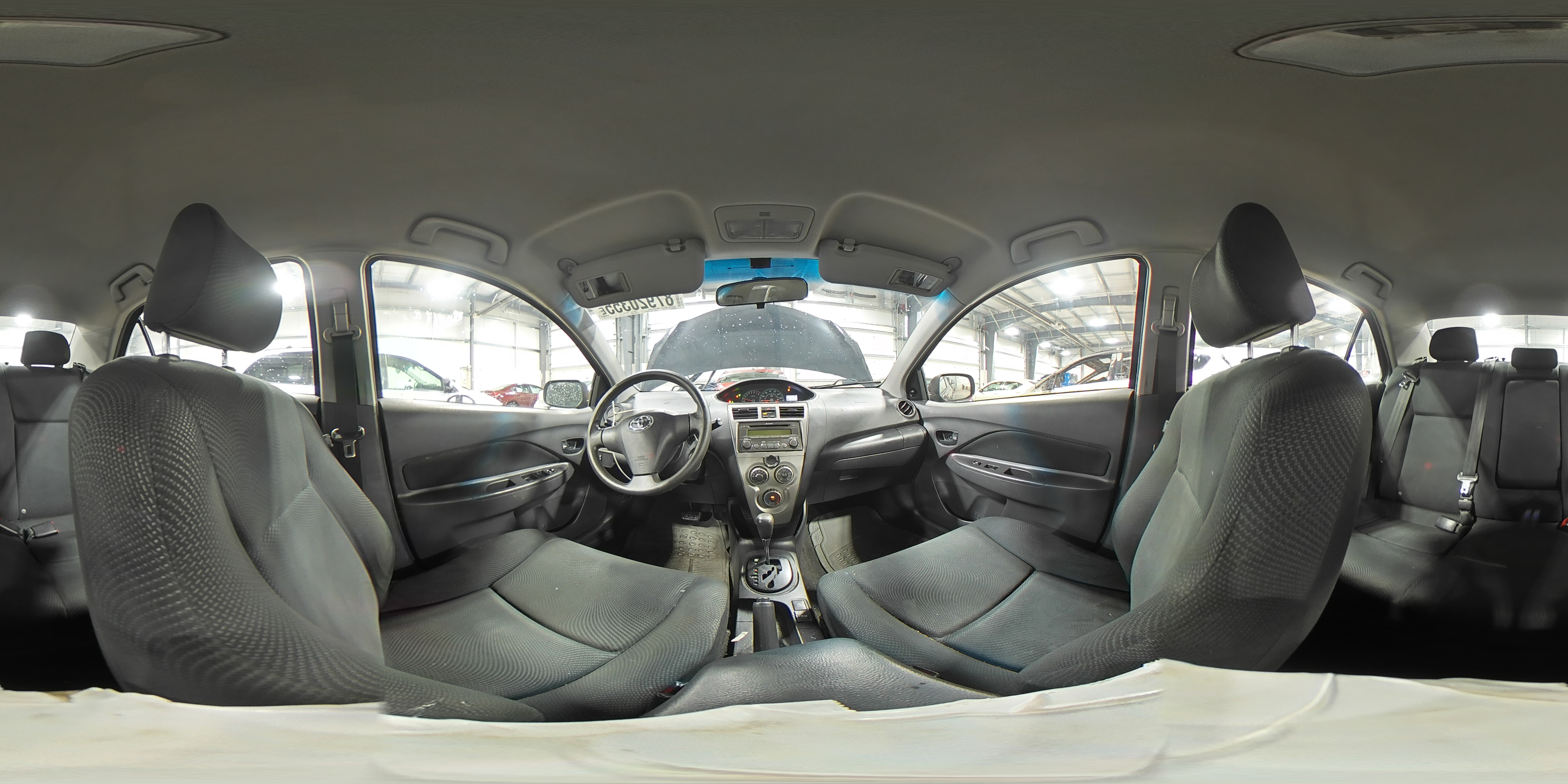 2012 Toyota Yaris - Image 14