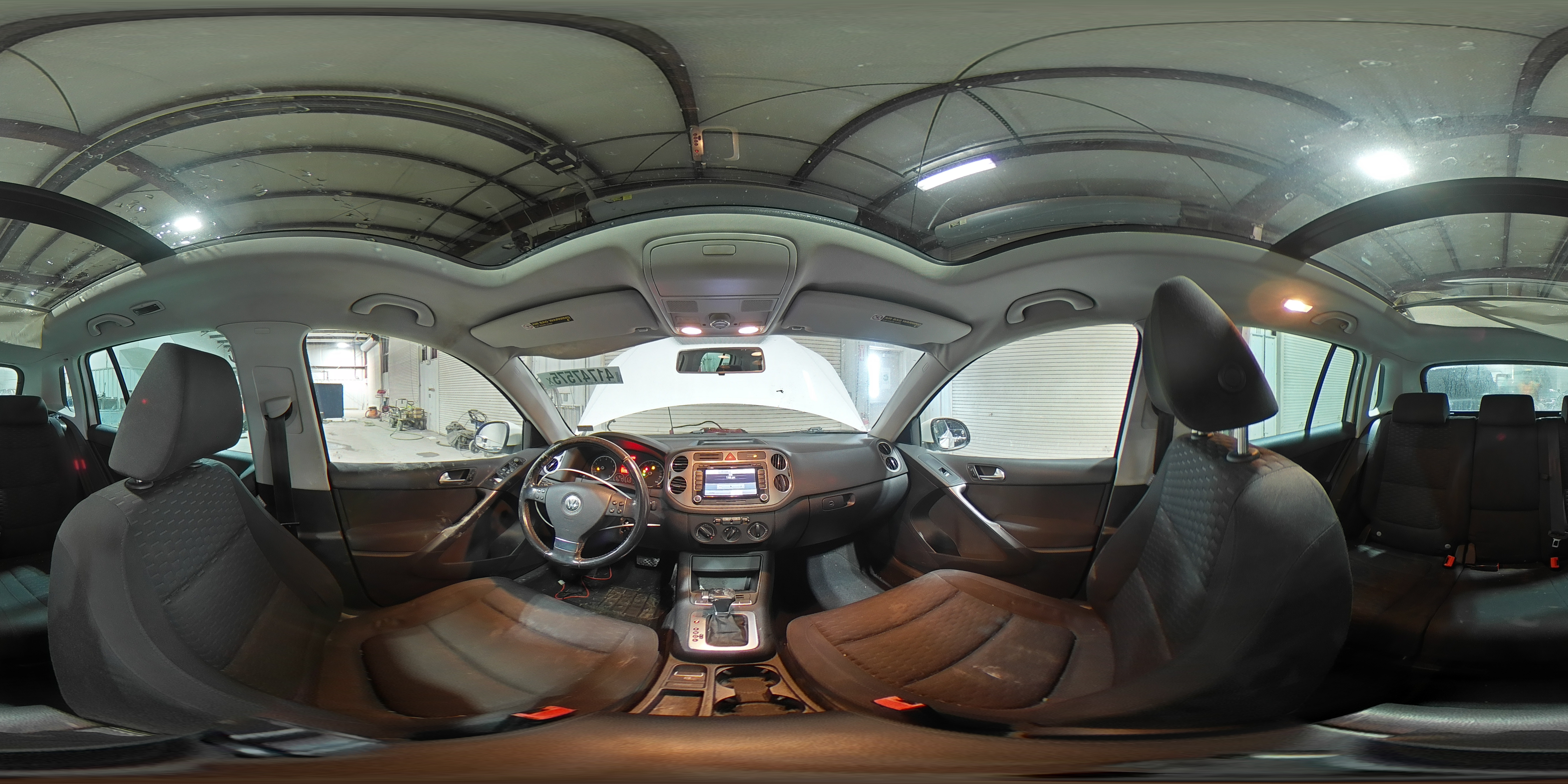 2009 Volkswagen Tiguan - Image 14