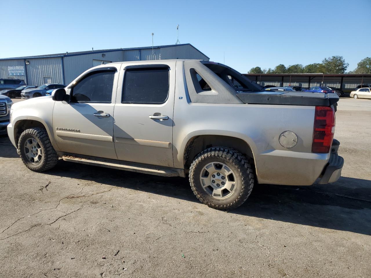 2009 Chevrolet Avalanche - Image 2