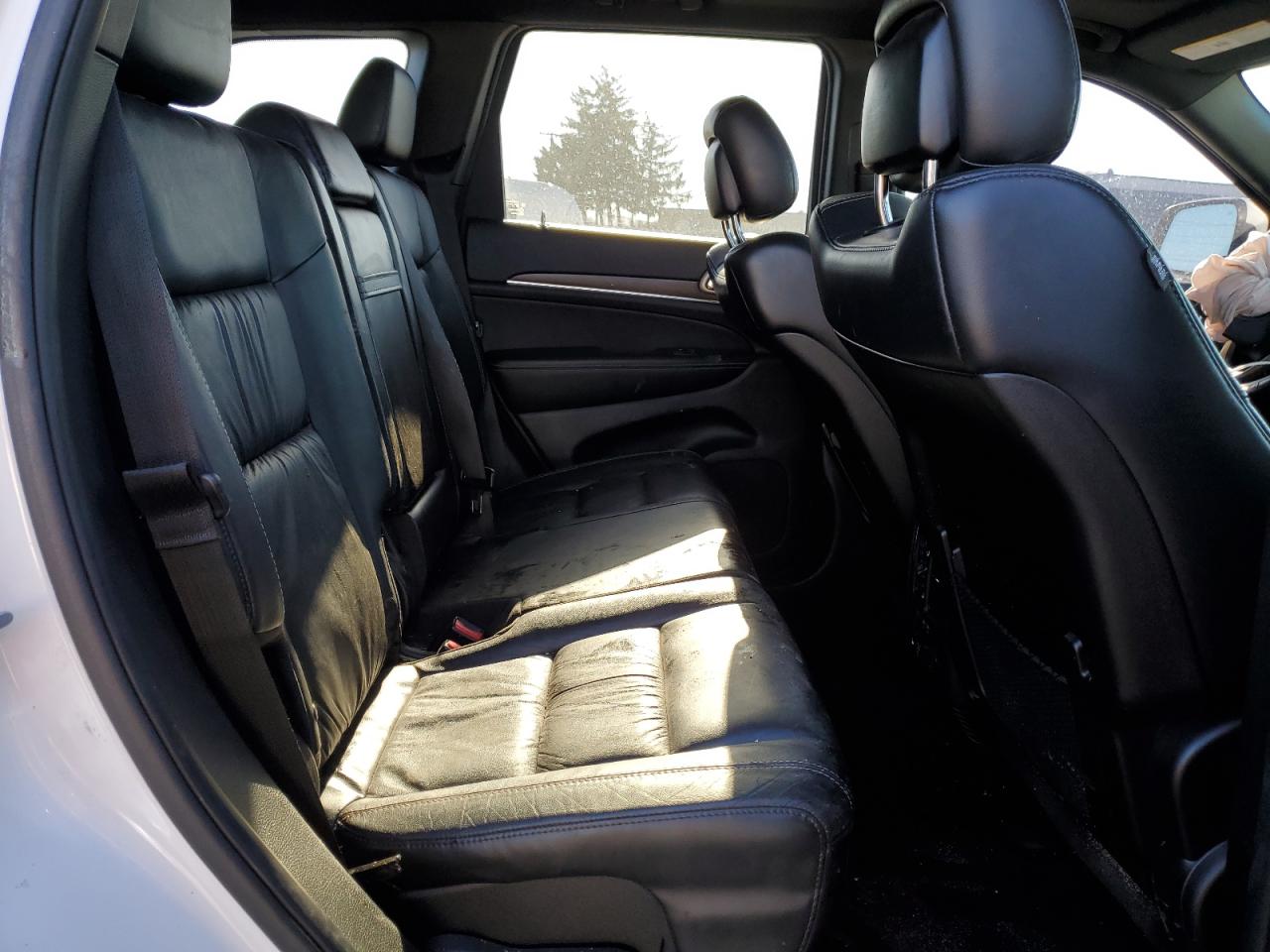 2014 Jeep Grand Cherokee - Image 12