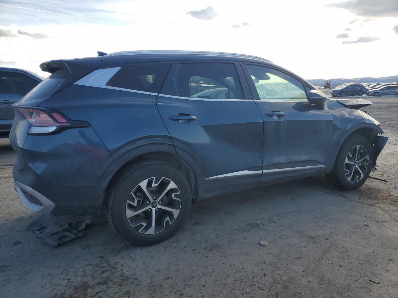 2023 Kia Sportage - Image 3