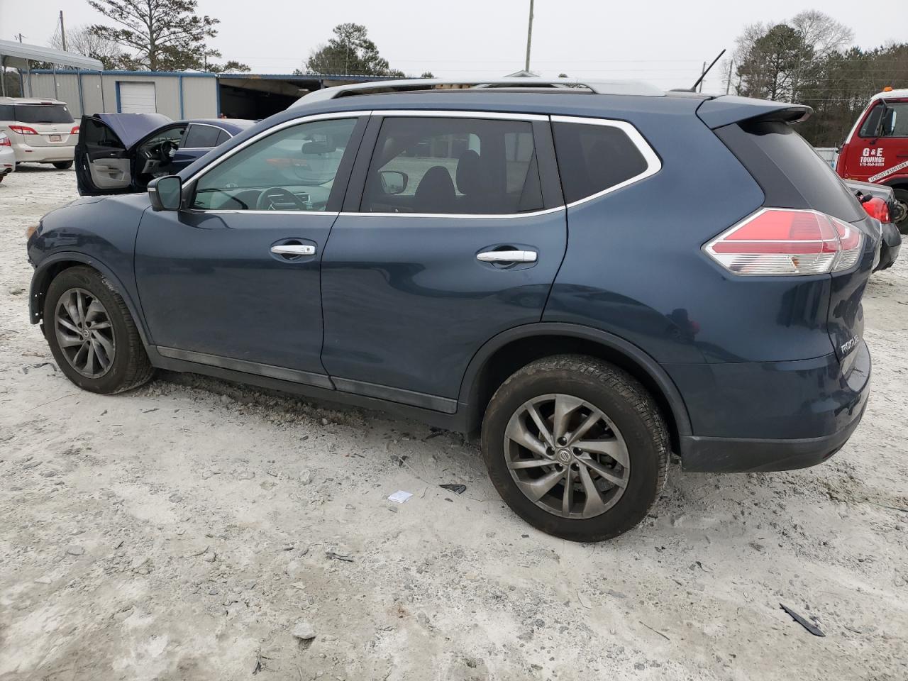 2015 Nissan Rogue - Image 2